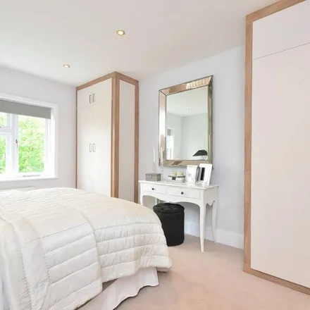 Image 3 - NH London Kensington, 202-220 Cromwell Road, London, SW5 0SS, United Kingdom - Apartment for rent
