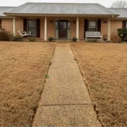 Buy this 3 bed house on Walnut Avenue in Jackson Heights, Muscle Shoals