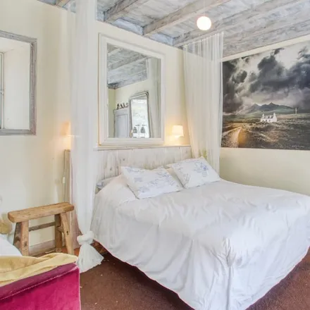 Rent this 3 bed house on Regneville-sur-Mer in Rue du Port, 50590 Regnéville-sur-Mer