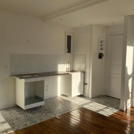 Rent this 2 bed apartment on 31 Rue Jussieu in 75005 Paris, France