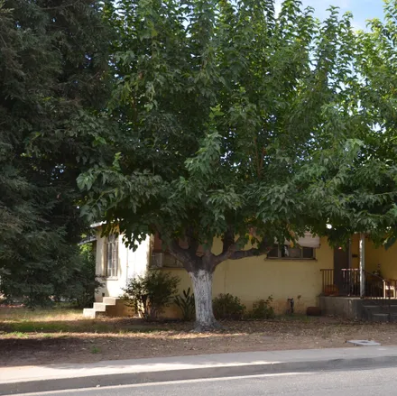 Buy this 3 bed house on 229 North Acacia Street in Woodlake, Tulare County