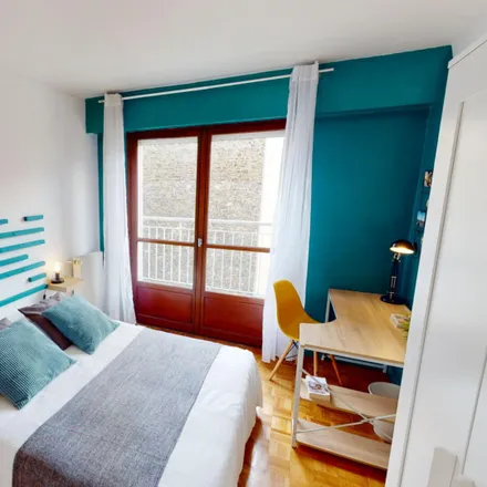 Rent this 4 bed room on 41 Rue du Rendez-Vous in 75012 Paris, France