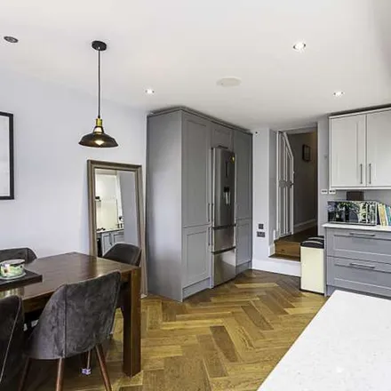 Image 2 - Robinson Road, London, SW17 9DP, United Kingdom - Apartment for rent