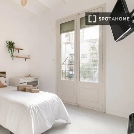 Rent this 5 bed room on Plaça de Milans in 08001 Barcelona, Spain
