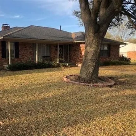 Rent this 3 bed house on 905 Cardigan Street in Garland, TX 75040