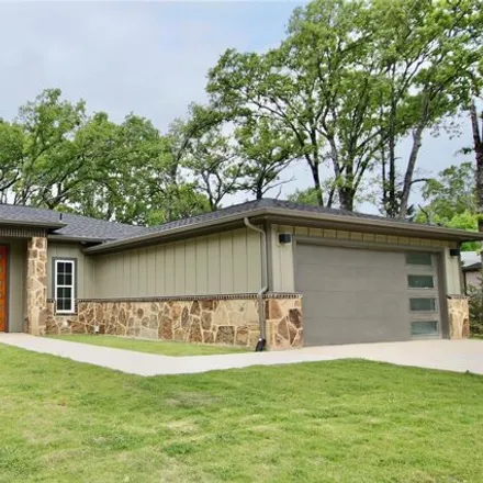 Rent this 3 bed house on 841 Welch Lane in Gun Barrel City, TX 75156