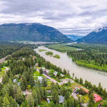 Buy this studio house on 939 Vans Avenue in Columbia Falls, MT 59912