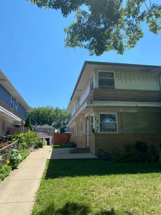 Buy this 3 bed duplex on 1717 McDaniel Avenue in Evanston, IL 60201