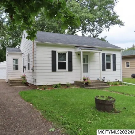 Buy this 2 bed house on South Hampshire in Mason City, IA 50401