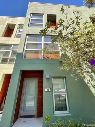 Rent this 2 bed townhouse on 30;31;32;33;34;35;36;37;38 Glashaus Loop in Emeryville, CA 94608
