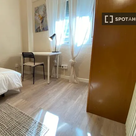 Rent this 4 bed room on Juzgados de Fuenlabrada in Calle de Rumanía, 2