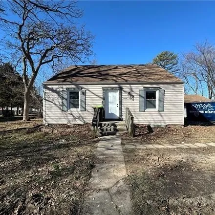 Buy this 3 bed house on 860 South Oakland Street in Harrisonville, MO 64701