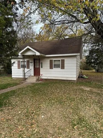 Buy this 2 bed house on 1648 East Kathleen Street in Sikeston, MO 63801