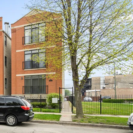Rent this 4 bed duplex on 4245 South Vincennes Avenue in Chicago, IL 60653