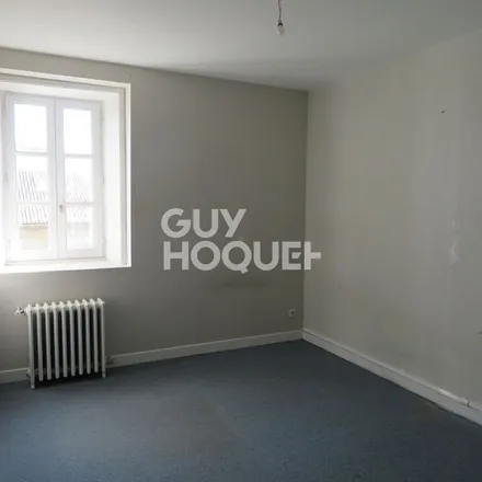 Rent this 5 bed apartment on Rond-Point des Français Libres in 53200 Château-Gontier, France