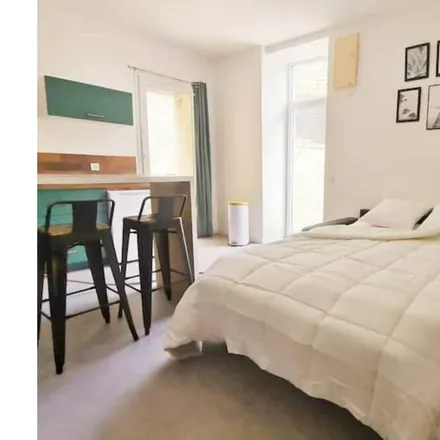 Rent this 2 bed apartment on 24290 Montignac-Lascaux