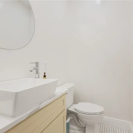 Image 2 - 450 West 44th Street, New York, NY 10036, USA - Townhouse for sale