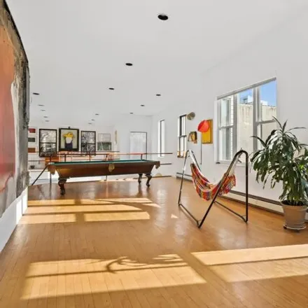 Image 6 - 16 Clifford Place, New York, NY 11222, USA - House for sale
