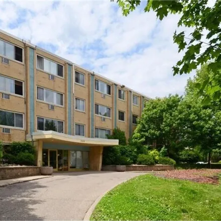 Image 1 - 2500 West 25th Street, Minneapolis, MN 55405, USA - Condo for sale