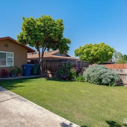 Buy this 3 bed house on 559 Columbus Street in Bakersfield, CA 93305