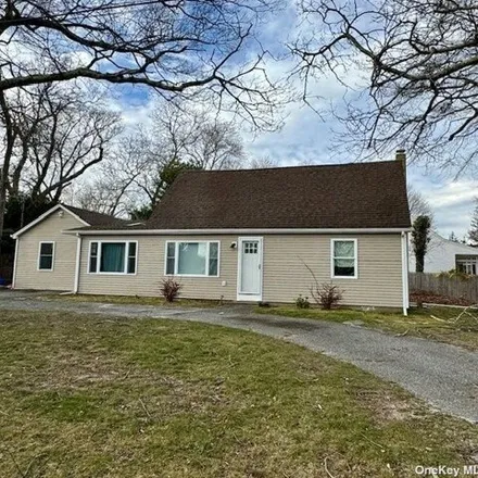 Rent this 4 bed house on 52 Woodberry Road in Brookhaven, East Patchogue