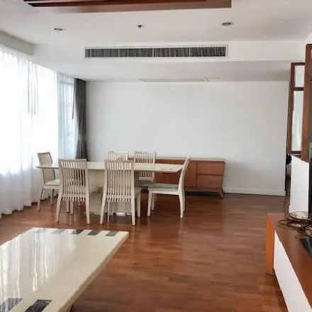 Buy this 3 bed apartment on Oakwood Suites Bangkok in Soi Sukhumvit 24, Khlong Toei District