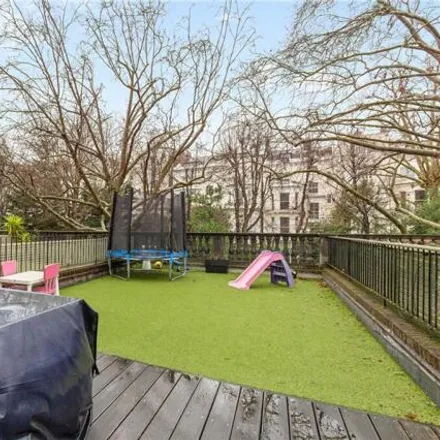 Image 2 - Greens Court, Holland Park Avenue, London, W11 3RB, United Kingdom - Townhouse for sale
