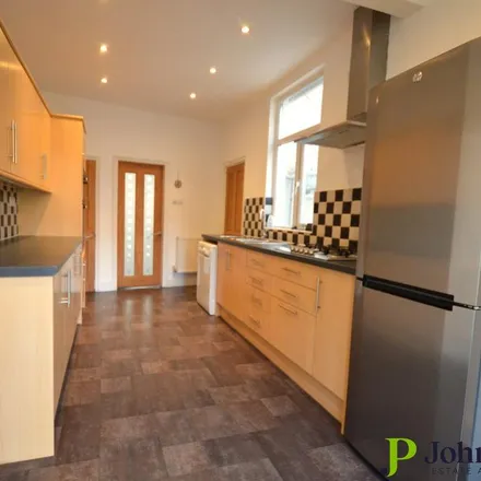 Image 3 - 144 Earlsdon Avenue North, Coventry, CV5 6FZ, United Kingdom - Townhouse for rent