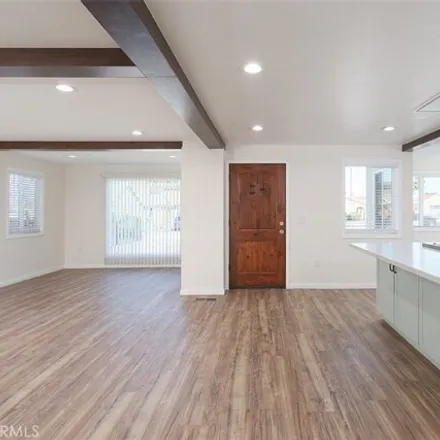 Image 3 - 2171 South Cloverdale Avenue, Los Angeles, CA 90016, USA - House for sale