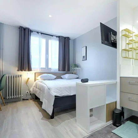 Rent this 2 bed room on 35 Boulevard Léon Bourgeois in 35200 Rennes, France