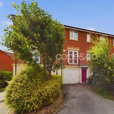 Buy this 3 bed townhouse on Parkway in Derby, Derbyshire