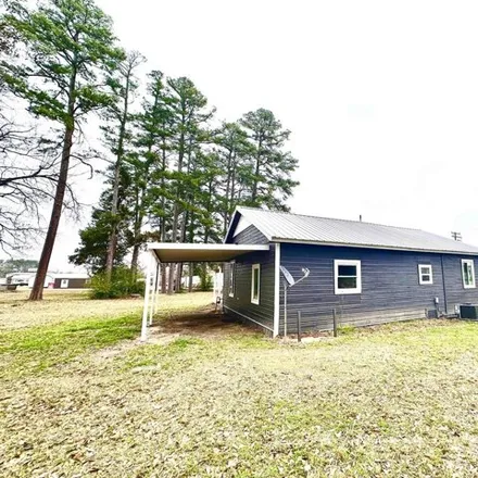 Image 3 - 302 Peach Street, Ore City, Upshur County, TX 75683, USA - House for sale