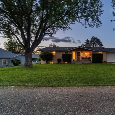 Buy this 4 bed house on 6103 West Victoria Avenue in Kennewick, WA 99338