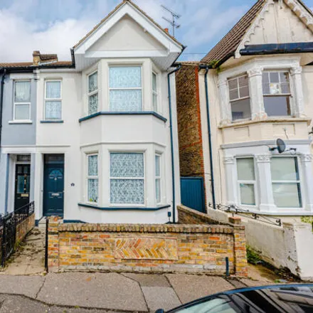 Buy this 3 bed townhouse on Burdett Avenue in Southend-on-Sea, SS0 7JN
