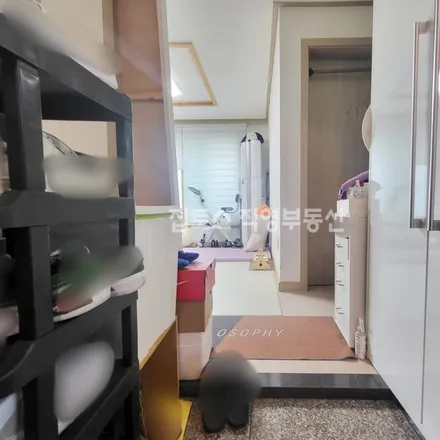 Rent this 3 bed apartment on 서울특별시 송파구 문정동 68-8