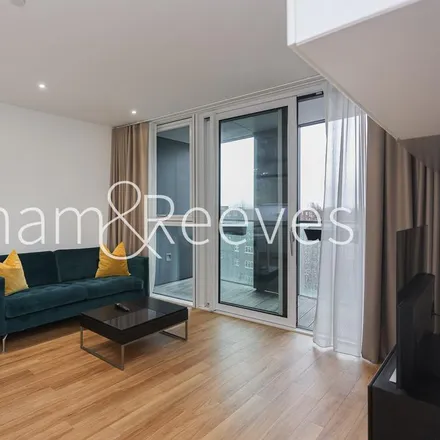 Rent this 1 bed apartment on Wandsworth Road in London, SW8 2FW