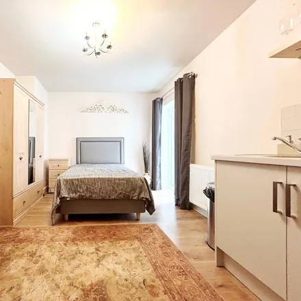 Rent this studio apartment on 54 High Street in Cheltenham, GL50 1EE