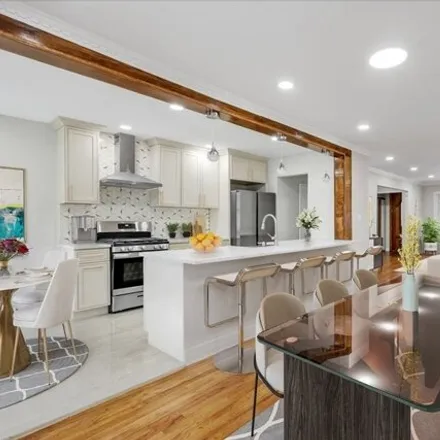 Image 2 - 326 East 92nd Street, New York, NY 11212, USA - House for sale