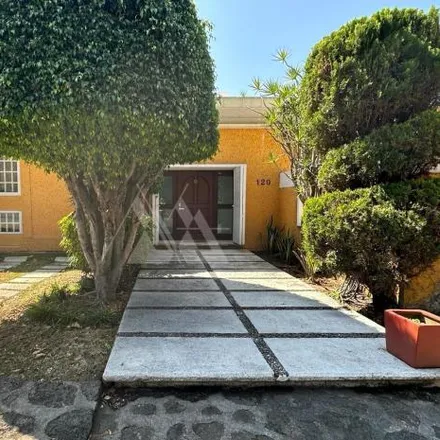 Rent this 5 bed house on Privada Paseo de los Mandarinos in Fraccionamiento Limoneros, 62220 Cuernavaca