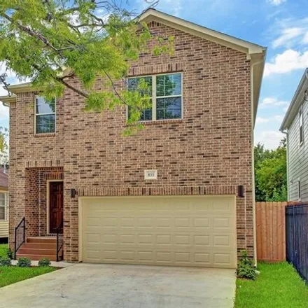 Rent this 3 bed house on 870 East 37th Street in Houston, TX 77022