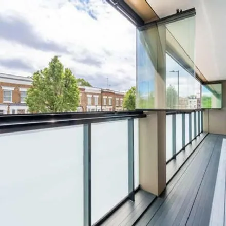 Image 3 - Chippenham Gardens, London, NW6 5LH, United Kingdom - Townhouse for rent