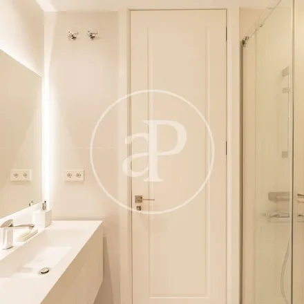 Image 3 - Liberty Street, 17, 28004 Madrid, Spain - Apartment for rent