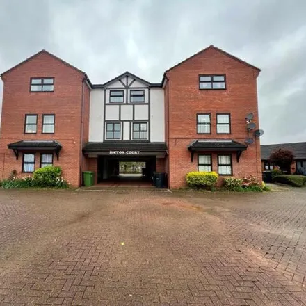 Rent this 2 bed apartment on Bicton Avenue in Worcester, WR5 3TF