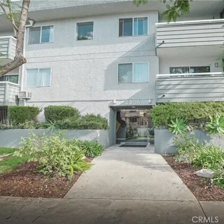 Rent this 2 bed condo on 4410 Cahuenga Boulevard in Los Angeles, CA 91602