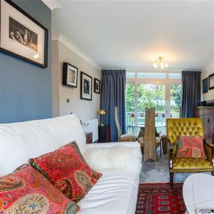 Image 4 - Sandrock Road, Royal Tunbridge Wells, TN2 3PY, United Kingdom - Apartment for sale