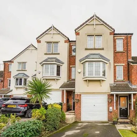 Buy this 3 bed townhouse on Fielding Way in Churwell, LS27 9AB