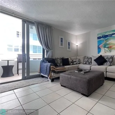 Image 5 - 5555 Collins Avenue, Miami Beach, FL 33140, USA - Condo for rent