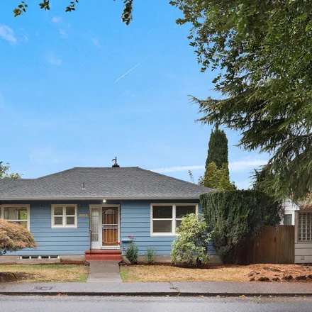 Buy this 3 bed house on 5523 Southeast César E. Chávez Boulevard in Portland, OR 97202