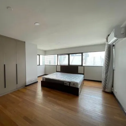 Rent this 4 bed apartment on Chong Nonsi