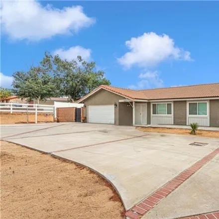 Image 3 - 19213 Symeron Rd, Apple Valley, California, 92307 - House for sale